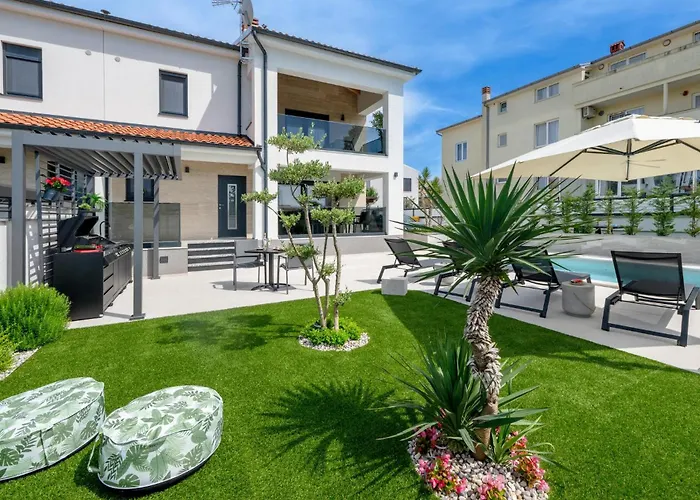 Vakantiehuis Stunning In With Wifi Štinjan